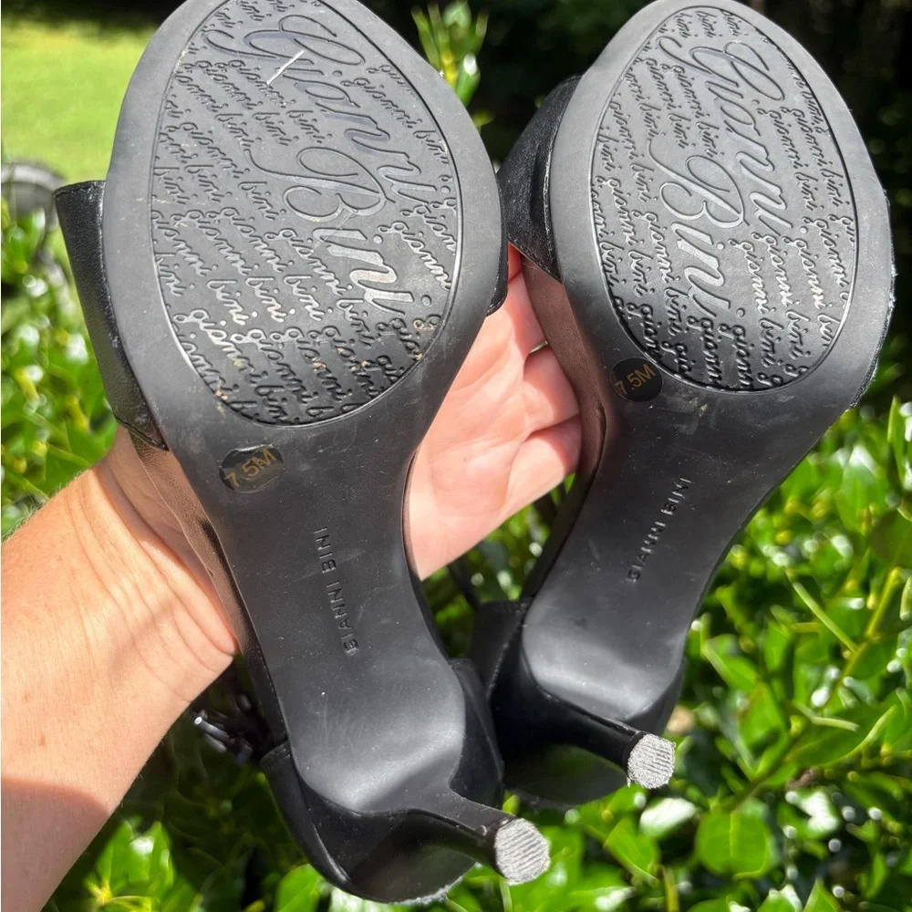 Gianni Bini Black Leather Heels Sophisticated Design - Picture 5 of 5